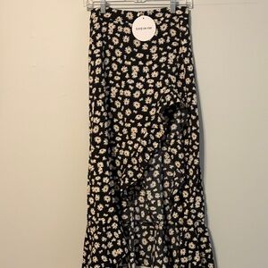 SHEIN Black Daisy Ruffle Maxi Skirt with Cream Floral Print. NWT. 6.